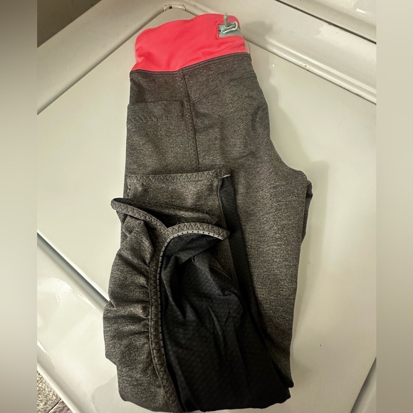 ivivva lululemon | grey capri leggings - size 14 - like new - Picture 4 of 5